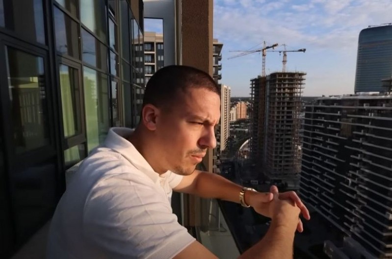 BAKA PRASE SE PRESELIO U LUKS STAN SA NOVOM DEVOJKOM Ponovo influenserka, evo o kome se radi!