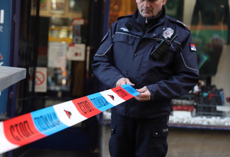 UHAPŠEN ZBOG RAZBOJNIŠTVA PA PUŠTEN DA SE BRANI SA SLOBODE Muškarac se sumnjiči da je upao u kuću starije žene koju je udario a potom i opljačkao