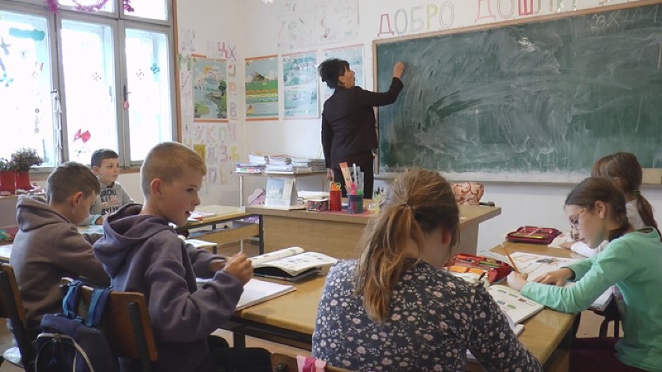 ZIMSKI RASPUST U SRBIJI POČINJE SUTRA Evo do kada đaci mogu da poprave ocene