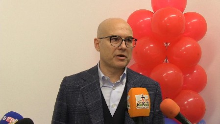 OBRATIO SE PREMIJER VUČEVIĆ IZ VRNJAČKE BANJE Veće plate i penzije, očekuje se rast BDP-a u 2025. godini (VIDEO)