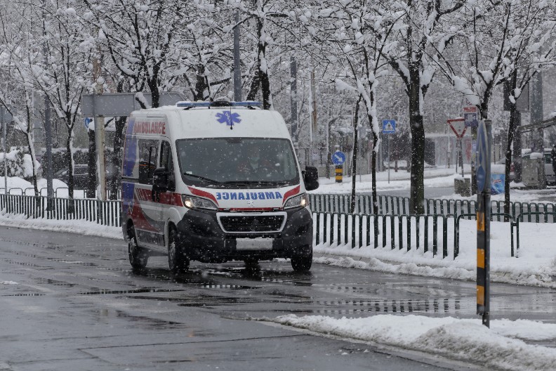 LETVAMA PO GLAVI TUKLI VOZAČA AUTOBUSA U RESNIKU Polcija traga za napadačima