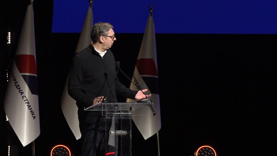 VUČIĆ SE OBRATIO PROSVETNIM RADNICIMA "Neko im je iz džepa uzeo najmanje 21 odsto uvećane plate, pošto ugovora nema"