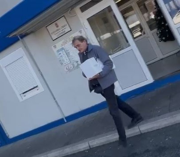 "POZDRAVITE IH, ODNESITE IM OVAJ POKLON" Pogledajte snimak! Hrvatski agent poslat kući iz Srbije sa paketom za SOA! (VIDEO)