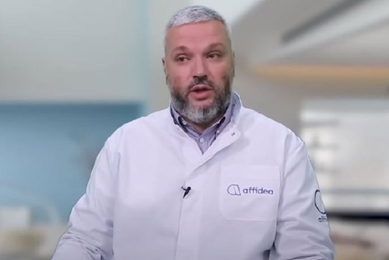 VLADIMIR KECMANOVIĆ PRVI PUT PRED NOVINARIMA Obukao se u crno i stavio naočare, a kada je čuo presudu...