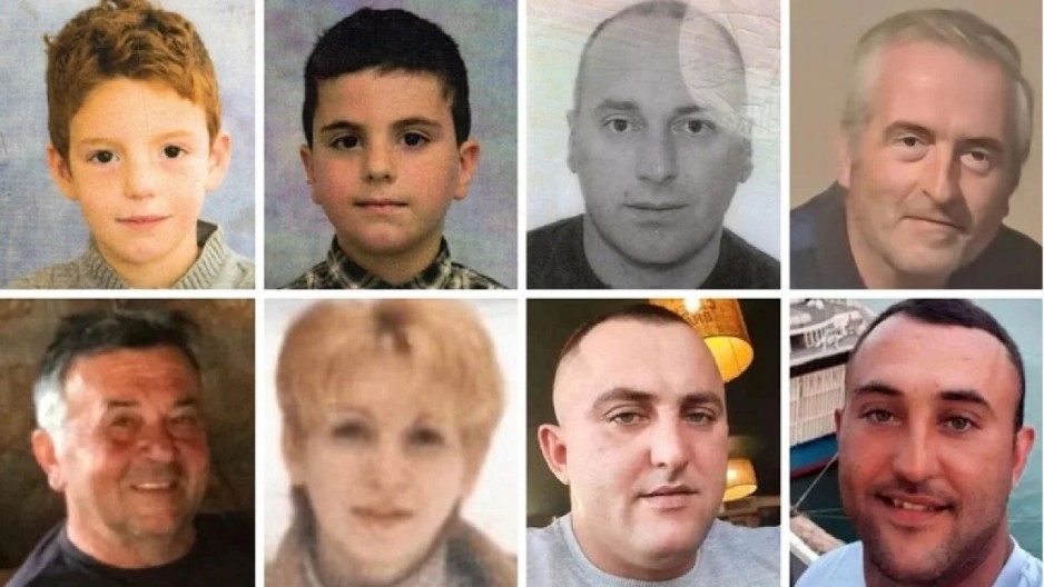 ŽENI I DETETU POZLILO NA SAHRANI ŽRTVAMA MASAKRA Bolne scene, narod grca u suzama