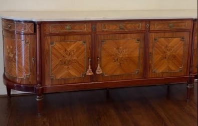 KUPILA POLOVNU KOMODU PREKO FEJSBUKA, PA DOŽIVELA ŠOK ŽIVOTA Unutra pronašla luksuzno blago o kome svi maštaju! (VIDEO)