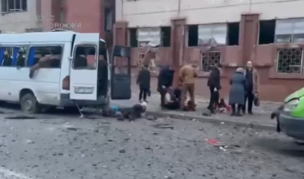 ZELENSKI OBJAVIO HOROR SNIMKE Jezive scene, mrtvi leže na ulici: Rusija je bacila bombe teške 1000 kg na Zaporožje (VIDEO)