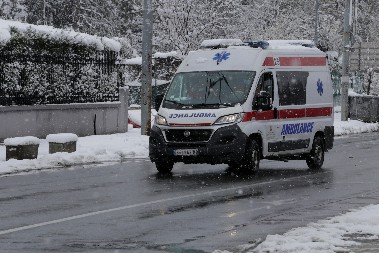 ŽESTOK SUDAR DVA VOZILA, JEDNO SE ZAPALILO Saobraćajna nezgoda kod Kraljeva