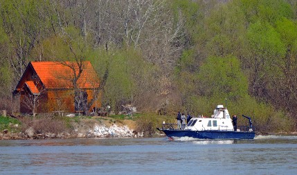 DRAMA NA SAVI KOD OBRENOVCA Splav se otkaćio pa plutao rekom sve do dolaska policije