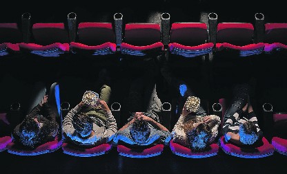 VIC DANA Dolazi Mujo u bioskop i kupi jednu kartu za film...