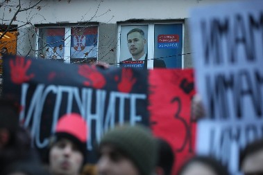 KRŠENJE USTAVA REZERVISANO SAMO ZA STUDENTE Pozivaju se na najviši pravni akt naše zemlje, a krše ga SVAKOG DANA