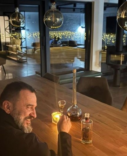 LUKSUZNI DOM NENADA JEZDIĆA Kuća nalik na dvorac, otišao na selo i posvetio se privatnom biznisu!