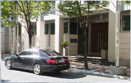 ZAUSTAVILI MERCEDES VREDAN 153.000 EVRA, PA SE ŠOKIRALI  Za ovim automobilom bila raspisana potraga