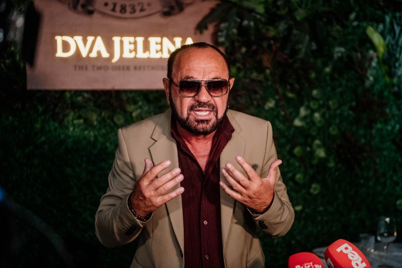 MILE KITIĆ IMAO INTIMNE ODNOSE ZA PARE Pevač priznao: Za noć mi je platila 7.000 evra