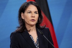 BERBOK SE NALJUTILA NA ŠOLCA Skandal u Berlinu, ratoborna Ana ostala bez sredstava za Ukrajinu