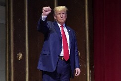 DONALD TRAMP NA INAUGURACIJI SA POKLONOM OD MAJKE! Njegova zakletva će biti specifična, evo i zašto!