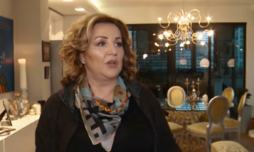 ANU BEKUTA ZAVIJENA U GIPS, NE MOŽE SAMA NI DA SE OBUČE! Pevačicu zadesila strašna nezgoda