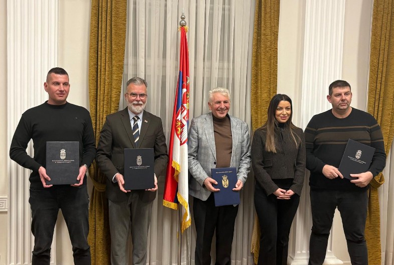 USVOJEN NOVI KOLEKTIVNI UGOVOR ZA JP „POŠTA SRBIJE” Povećanje zarada i unapređenje materijalnog položaja i radnog statusa zaposlenih