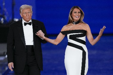 ŠOKIRAĆETE SE KADA ČUJETE! Otkriveno koliko je Donald Tramp stariji od Melanije, razlika je veća od dve decenije!