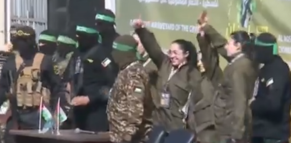 OVO SU OSLOBOĐENI TAOCI, HAMAS IH PREDAO CRVENOM KRSTU! 15 meseci držane u zatočeništvu! (FOTO/VIDEO)