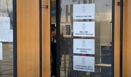 Određen pritvor devojci koja je kolima udarila studentkinju na blokadi u ulici Jurija Gagarina