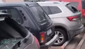 DIVLJANJE NA PARKIGU Vandal uništio 15 automobila