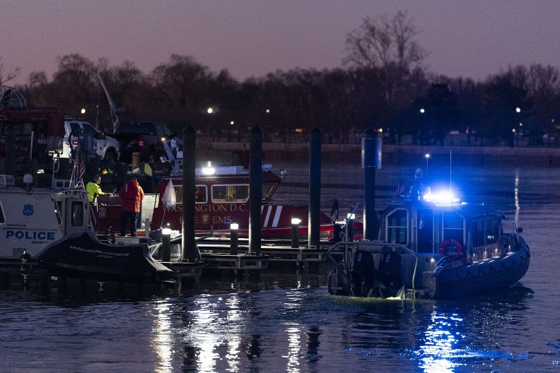 OGLASILO SE AMERIČKO MINISTARSTVO ODBRANE Otkriveni podaci o posadi helikoptera, nema preživelih, svi letelice bataljona prizemljene (FOTO/VIDEO)