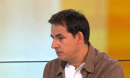 EM JE BOGOHULNIK, EM DOKAZANI ANARHOLIBERAL  Zoran Kesić je još jedan dokaz rasula i raskola među pristalicama NATO protesta