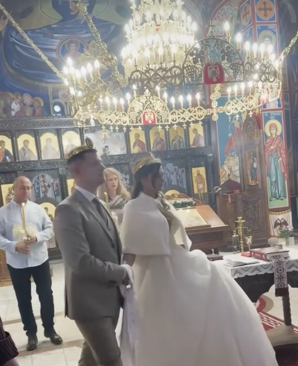 UDALA SE NESUĐENA SNAJKA LEPE BRENE Popularna pevačica stala na ludi kamen