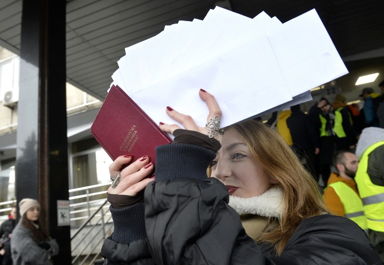 POČELE SU DA STIŽU OPOMENE ZA NEPLAĆENE ŠKOLARINE Fakulteti blokirani, nema nastave, a od studenata traže da plaćaju