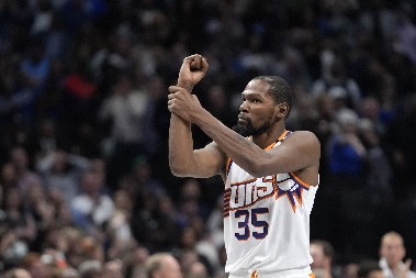 SPREMA SE LUDNICA, TLO SE NE SMIRUJE Novi mega trejd na pomolu, kofere pakuje i Kevin Durent!