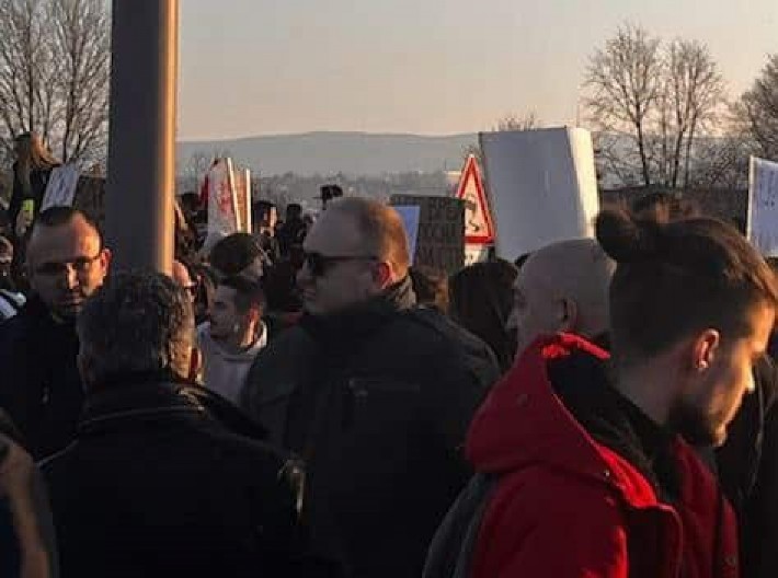 SVE BI MOGLO DA KULMINIRA U MARTU?! Ovo je mogući scenario za rešenje društvene krize