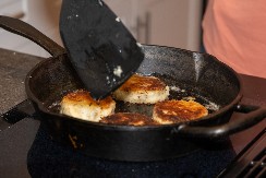 PREKOMERNA UPOTREBA SOLI MOŽE UZROKOVATI OVE ZDRAVSTVENE PROBLEME Utiče na bubrege, želudac i izaziva nadutost