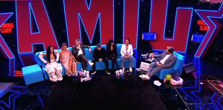 "ŠTA GLUMI, BRE?! SRAM JE BILO!" Haos u emisiji uživo, pevačica trpi strašne napade zbog bivšeg dečka! (VIDEO)