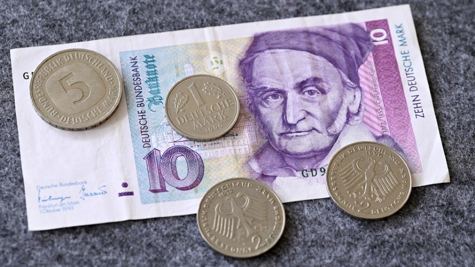 VIC DANA Izumire nemačka marka pa ide kod Svetog Petra...