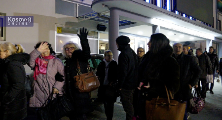 SRBI RASELJENI SA KOSOVA IZ BEOGRADA KRENULI NA GLASANJE: Podrška sunarodnicima da ostanu svoji na svome (VIDEO)