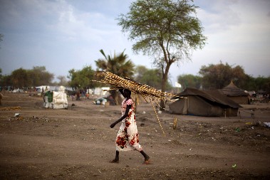 NEOBIČNE PRAKSE KOJE OPRAVDAVAJU SUROVI USLOVI ŽIVOTA Kako žive najviši ljudi u Africi (FOTO)