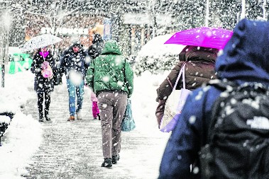 NEVREME HRLI KA REGIONU Stižu oluje sa grmljavinom, potop i orkanski vetar, a ove predele zavejeće i sneg