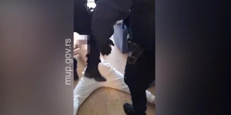 FILMSKA AKCIJA HAPŠENJA U ELITNOM NASELJU! Rupe od metka na šoferki, novac i droga - uhapšen osumnjičeni za pokušaj ubistva (FOTO/VIDEO)