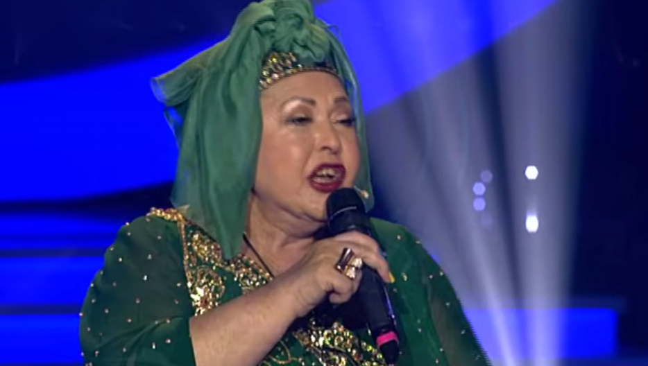 ZAŠTO JE ESMA REDŽEPOVA USVAJALA SAMO MUŠKU DECU? Pevačica dugo krila porodičnu tajnu