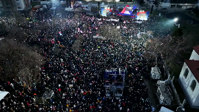 FANTASTIČNA ATMOSFERA U SREMSKOJ MITROVICI Pogledajte prelepe fotografije sa skupa, trobojke se vijore na sve strane (FOTO/VIDEO)