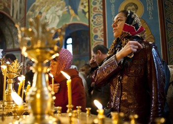 ZAŠTO SE KRSTIMO SA TRI PRSTA? Malo Srba zna pravo značenje ovog obreda!