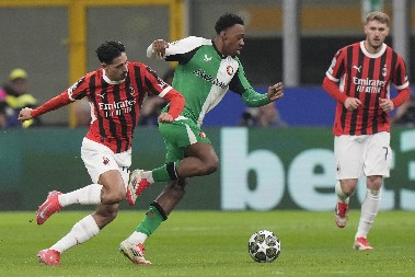 ŠOK ZA MILAN Pavlović gledao kako gluma Tea Ernandeza vodi Fejnord u osminu finala Lige šampiona