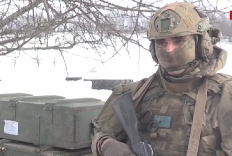 RUSKI VOJNIK TELOM SPASAO RANJENOG SABORCA Grunula eksplozija, obojica završila ranjeni - ali ŽIVI (VIDEO)