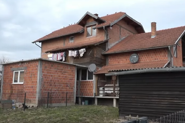 "USLOVI SU NEHUMANI, ZIDOVI SU DO POLA VLAŽNI" Sve više informacija o kući u Brčkom, na piku policije i pre osam godina?!
