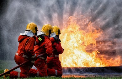 POŽAR U KRALJEVU  Vatrena stihija planula u stanu u kom je bila porodica sa četvoro male dece