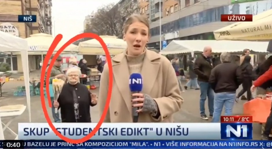 STUDENTKINJA OD 80 GODINA IGRA NA KOMEMORATIVNOM SKUPU! "Brucoškinja" ovako odaje poštu stradalima (VIDEO)