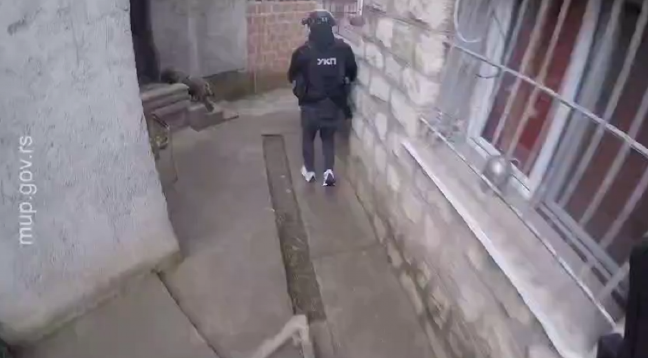 KAMERA SNIMILA VELIKU AKCIJU SRPSKE POLICIJE! Uhapšeno 11 osoba (FOTO/VIDEO)