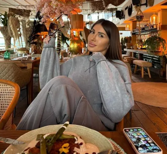 SA LJUBAVNIKOM IMALA VRELE AKCIJE PRED MUŽEM! Nakon haosa i skandala pobegla u Ameriku, a sada uživa u luksuzu (FOTO)