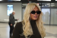 KARLEUŠA ZATRAŽILA POLICIJSKU ZAŠTITU Privedeno nekoliko osoba, pop diva u strahu nakon stravičnih napada